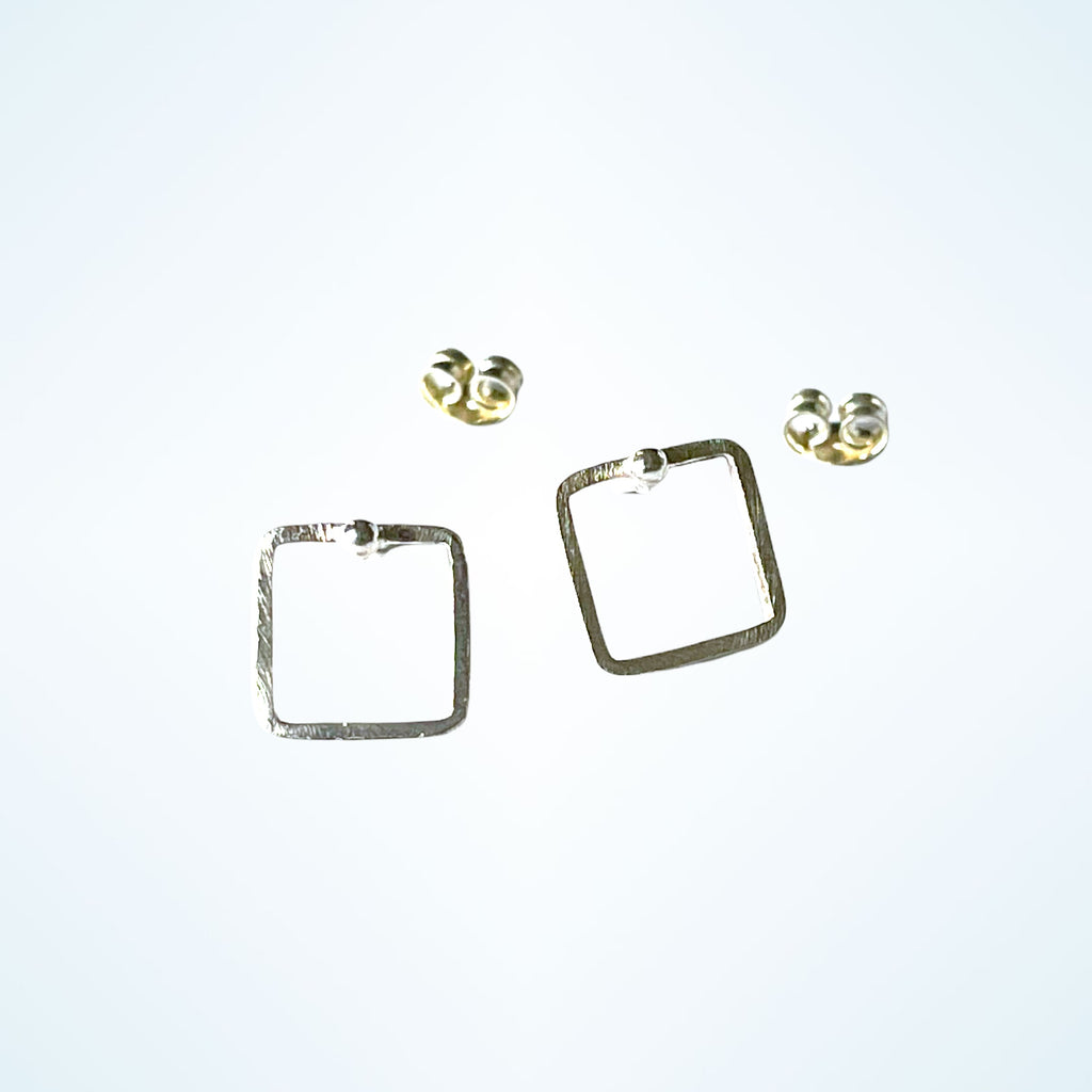 SILVER SQUARE stud earrings